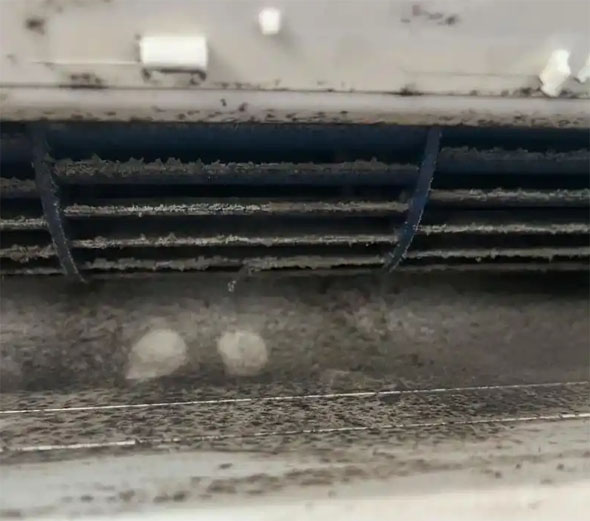 吉木萨尔空调吹的风有股烧焦味是怎么回事